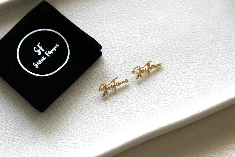 Gold Stone Femme Script Stud