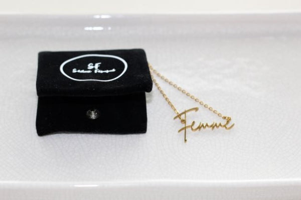 Seaux Femme Gold Script Necklace