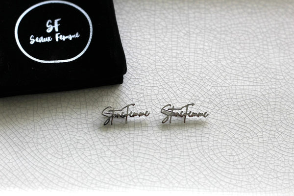 Silver Stone Femme Script Stud